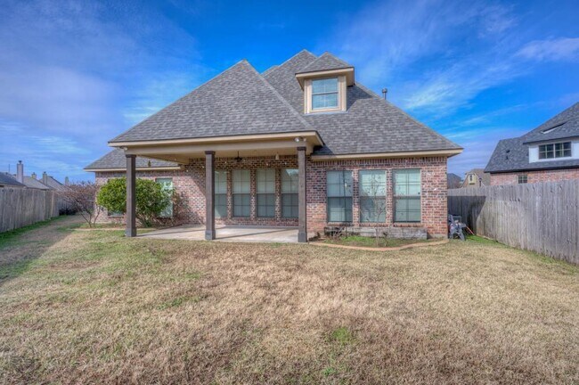 Building Photo - 520 Falling Water Cir