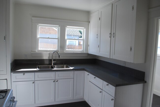 Building Photo - 793