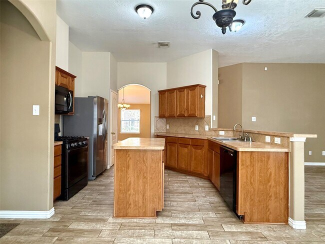 Building Photo - 10022 Driftwood Park Dr