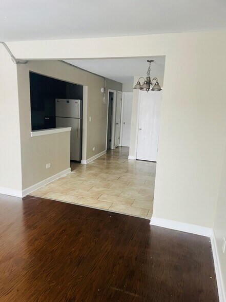 Building Photo - 1902 N Green Ln N