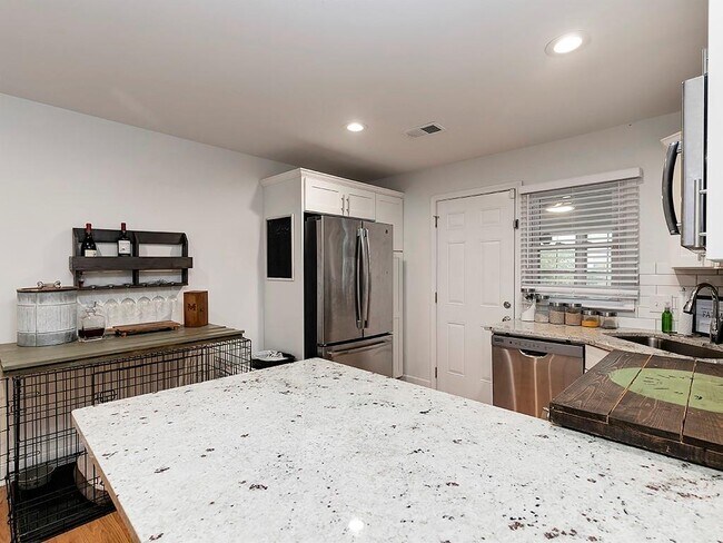 Building Photo - 3940 Forrest Ct