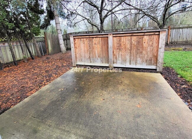 Building Photo - Single Level 3 BD | 2 BA w/ Backyard + Cov...