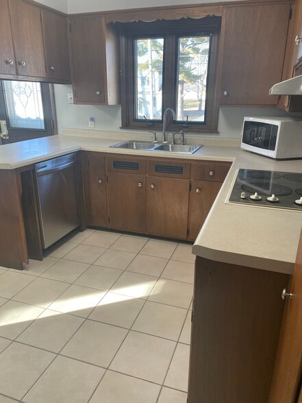 Building Photo - 1516 W 35th St