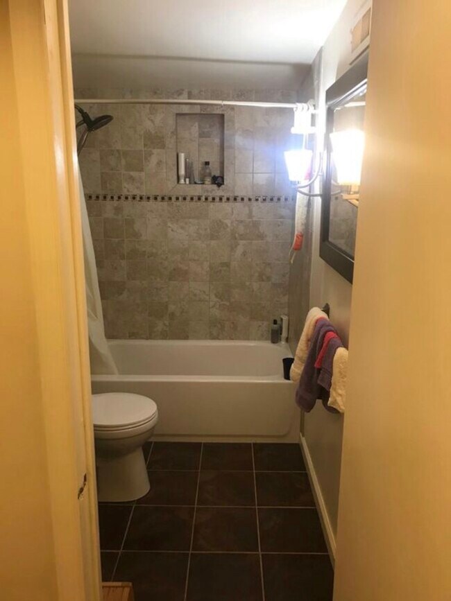 Building Photo - 2836 Summerfield Rd