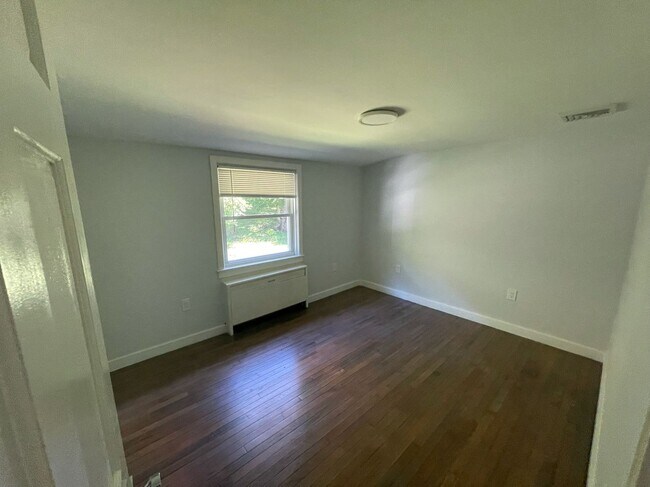 Building Photo - 24 Tulip Ln