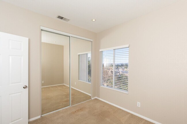 Building Photo - 3 bed, 2.5 bath DETACHED home in SCRIPPS RANCH
