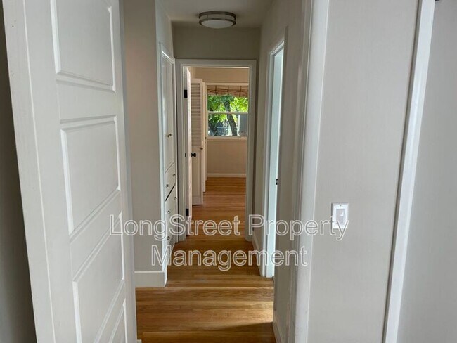 Building Photo - 11687 SE 33rd Ave