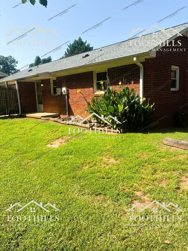 Building Photo - 202 Kennemore St