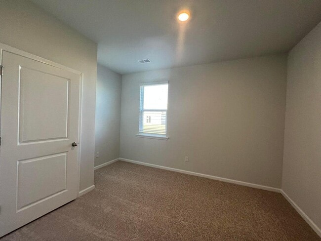 Building Photo - 309 Black Birch Dr