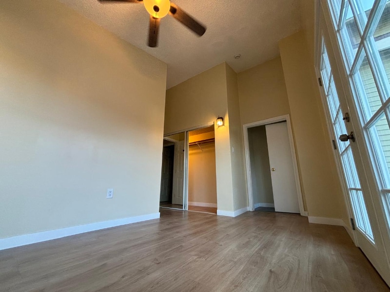 Building Photo - 526 W 49th St