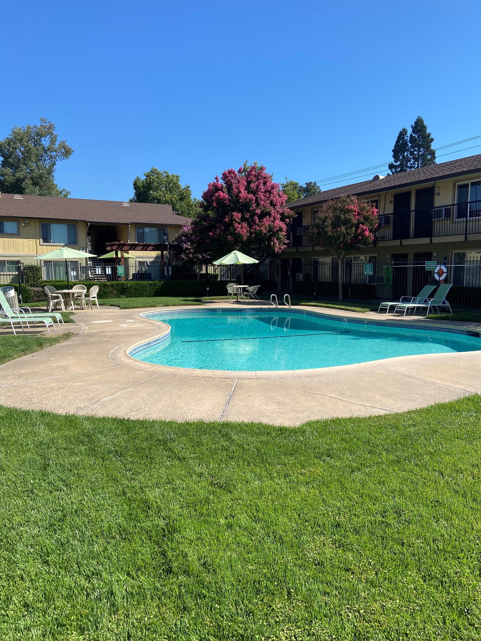 Building Photo - Hacienda Gardens