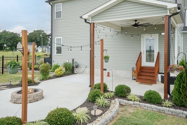 Building Photo - Three Bedroom Home!