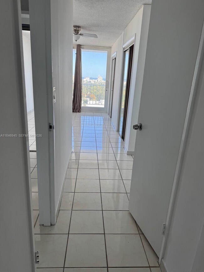 Building Photo - 1228 West Ave