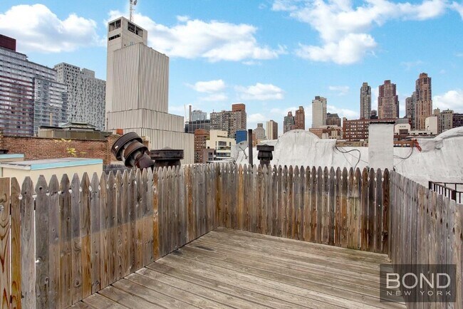 Building Photo - 438 W 52nd St