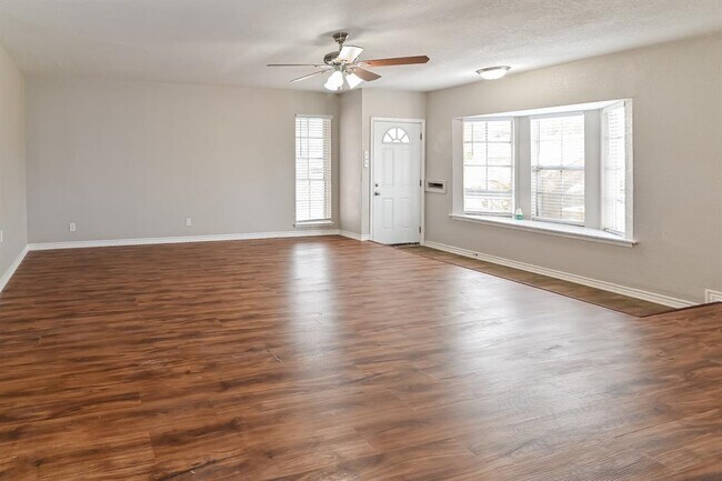 Building Photo - 4303 Trail Lake Dr
