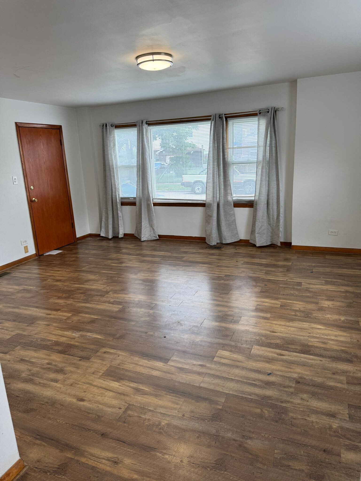 Building Photo - 7601 W 60th Pl