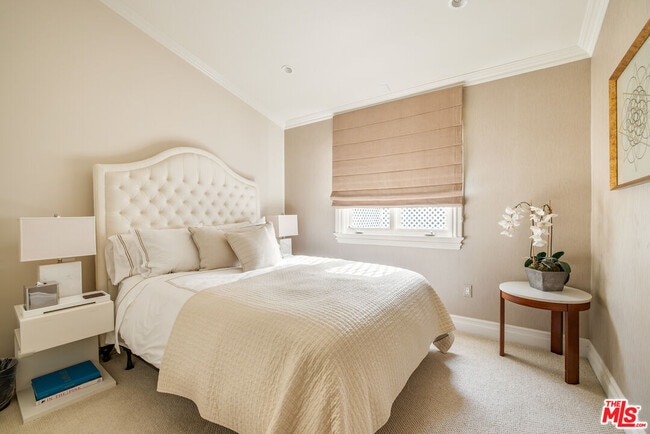 Building Photo - 10847 Bellagio Rd