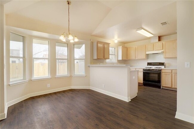 Building Photo - 202 Quail Cir