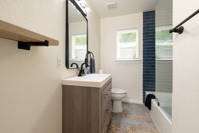 Building Photo - 7520 Sequoia Ct