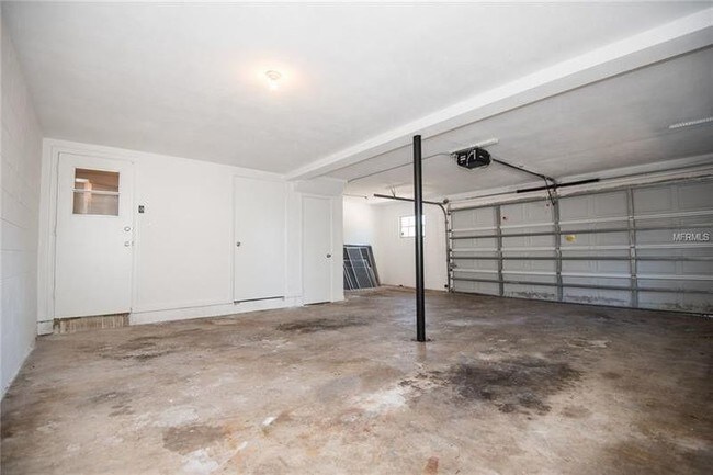 Building Photo - 5516 Sedgefield St