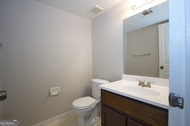 Building Photo - 2139 Golfview Dr SE