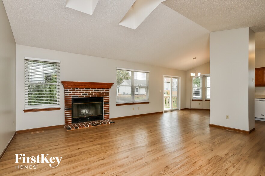Building Photo - 515 Misty Moss Ln