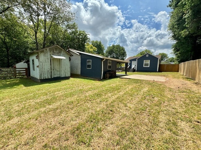 Building Photo - Nature Lovers - 3 Bed, 1 Bath Home w/ 1 Car Garage Close to Downtown Franklin