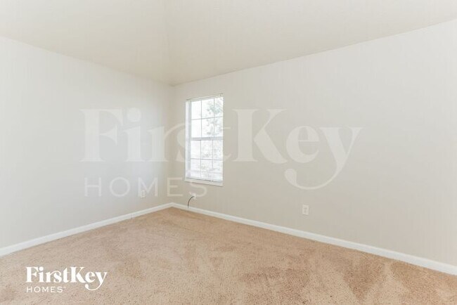 Building Photo - 2721 S Hills