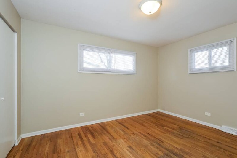 Building Photo - 722 W James St