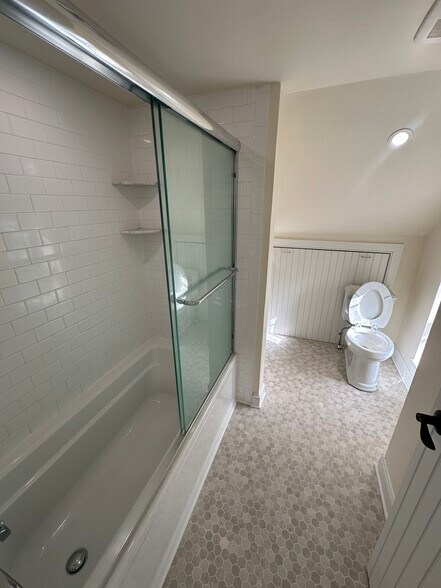 Building Photo - 8433 Germantown Ave