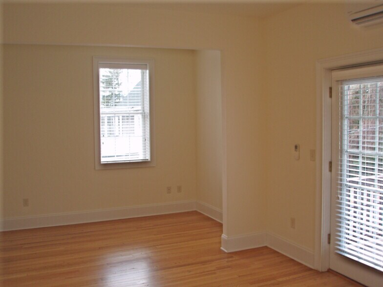 Building Photo - 616 5th Ave W