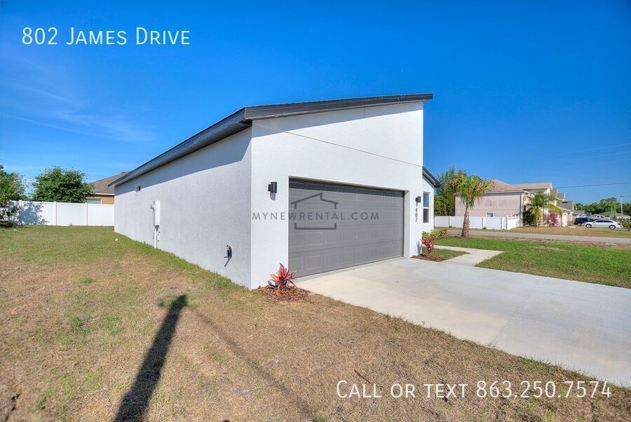 Building Photo - 802 James Dr