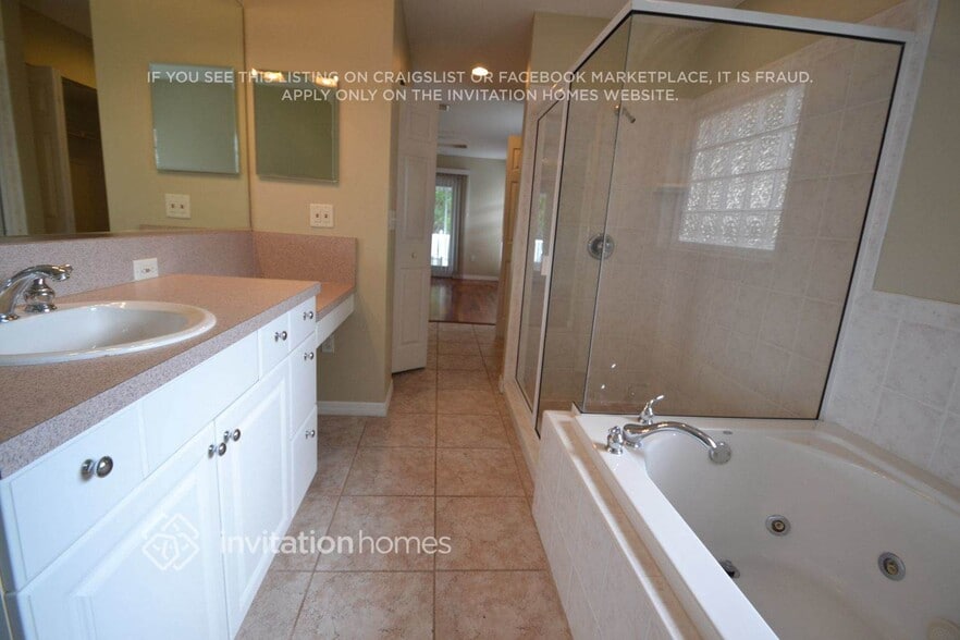 Building Photo - 6010 68th Dr E