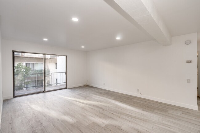 Building Photo - 5460 White Oak Ave