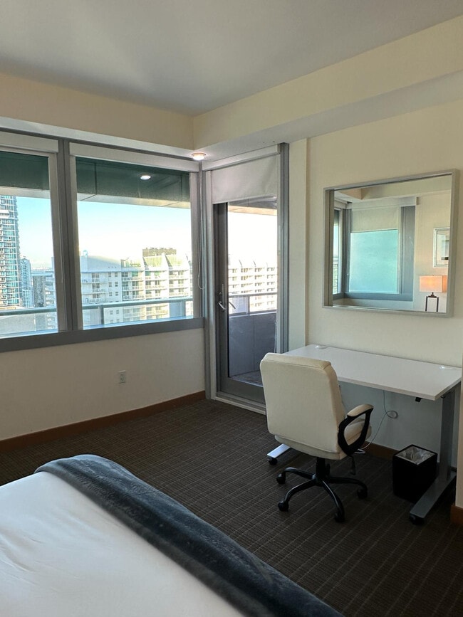 Building Photo - 1395 Brickell Ave