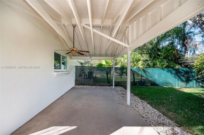 Building Photo - 5626 SW 69th Ave