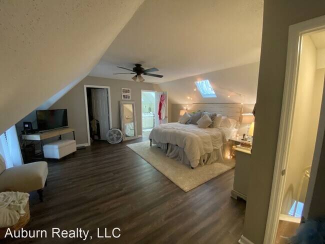Building Photo - 2 br, 2 bath House - Campus Courtyard @ Ma...