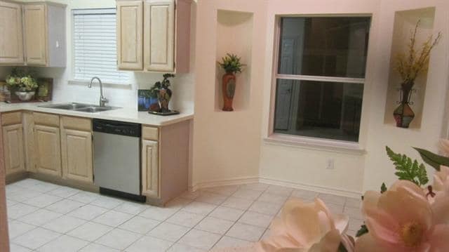Building Photo - 4816 Parnell Ln