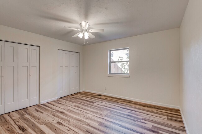 Building Photo - 214 W Maple Ave