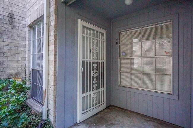 Building Photo - 7400 Bellerive Dr