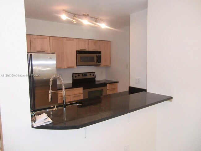 Building Photo - 2881 N Oakland Forest Dr