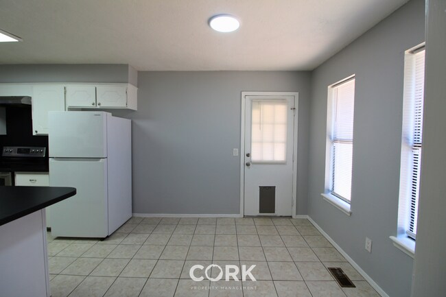 Building Photo - 708 Teal Pl