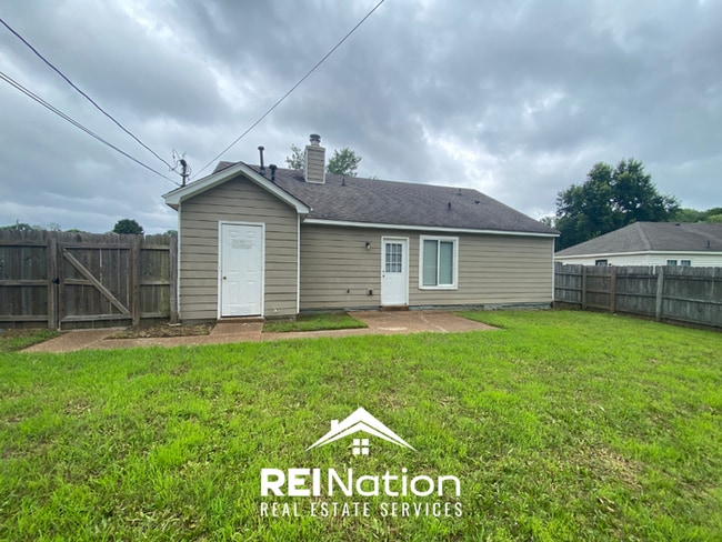 Building Photo - MILLINGTON STUNNER! 3BR/2BA | Vaulted Ceilings & Vinyl Plank Floors | Fenced Yard!