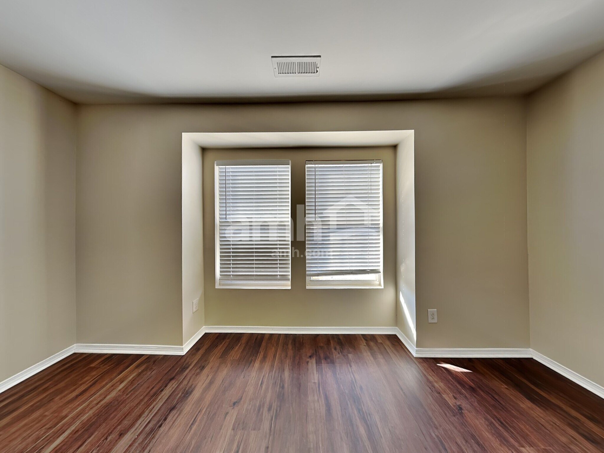 Building Photo - 503 Ravenstone Ln