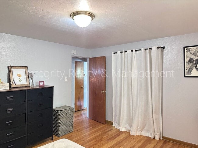 Building Photo - 2047 Meade St