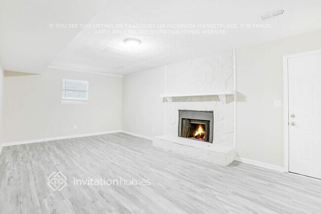 Building Photo - 3260 Redona Dr