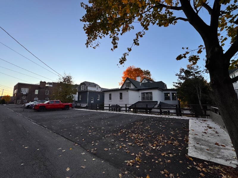 Building Photo - 630 Jefferson Ave