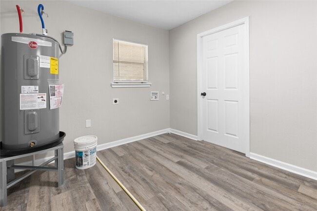 Building Photo - 804 Avenue I