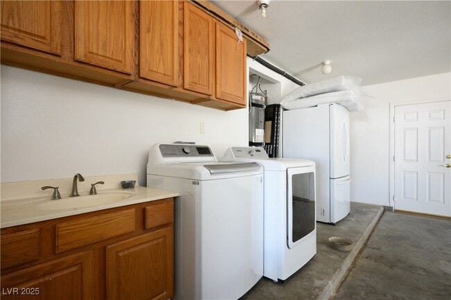 Building Photo - 6990 W Richmar Ave