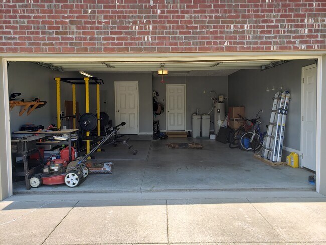 Large electric 2 car garage(sm storage room to the left not included in rental. - 820 Laramie Ct